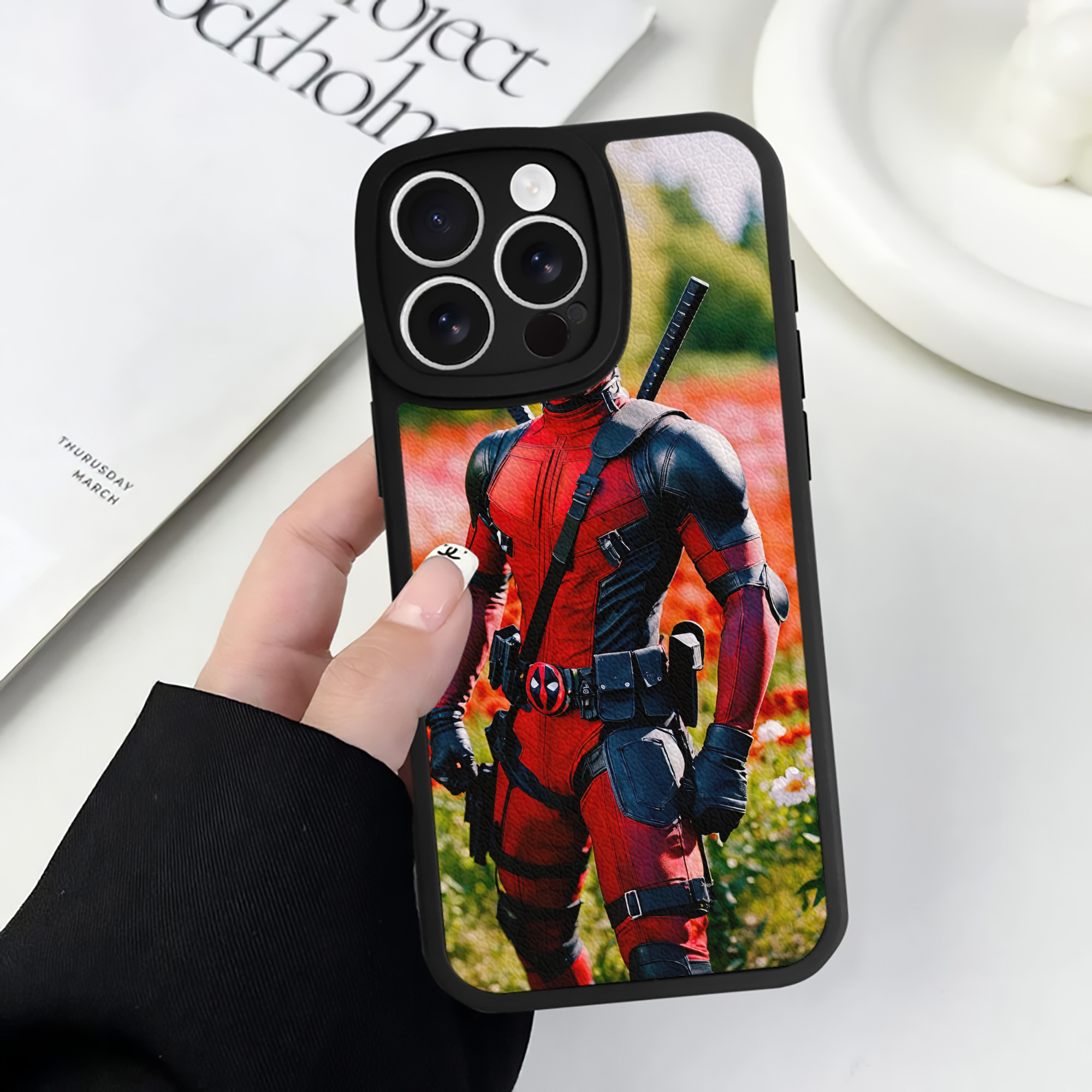 （画像用） Deadpool デッドプール 【iPhone 16シリーズ対応】シリコンスマホケース（レザー調） 材質：シリコン